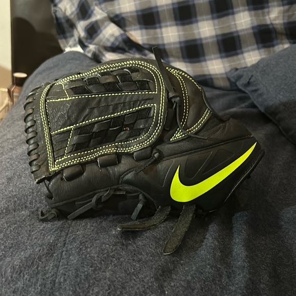 Left Hand Throw Nike Baseball Glove 11.5 Inch - Picture 1 of 6